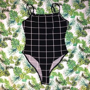 🔆2/$10 NWOT BODYSUIT ADJ STRAPS AND SNAP BOTTOM